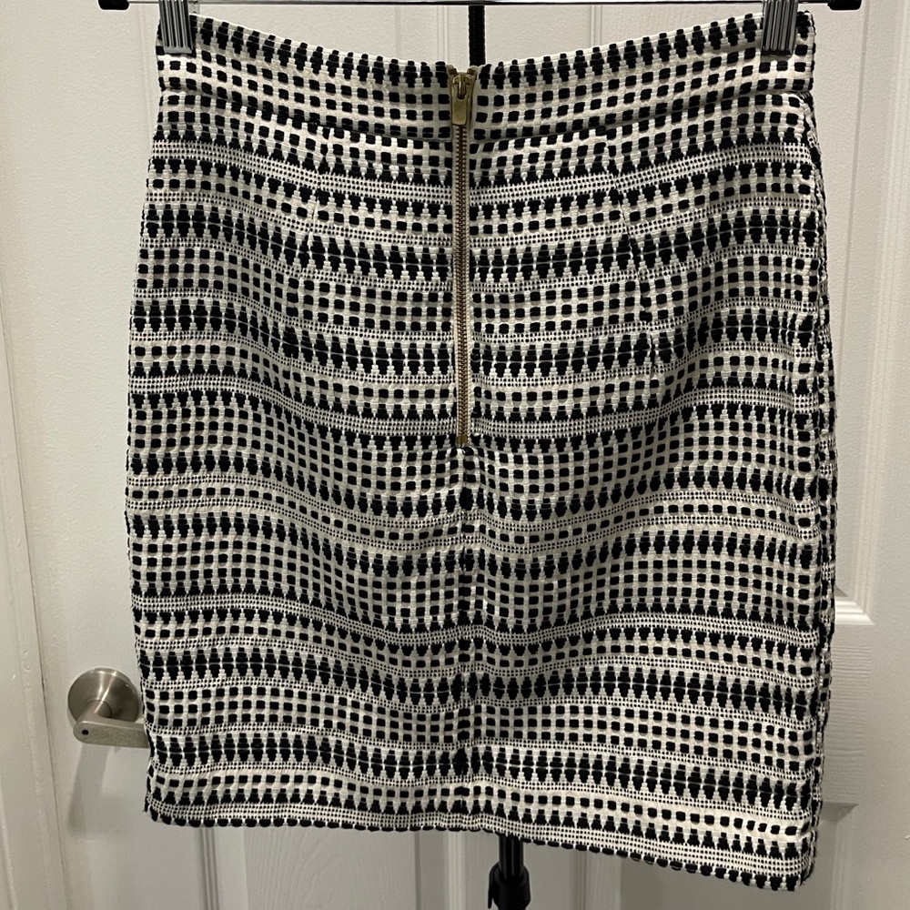 🛑 H&M Designed Skirt- Size 8 - Picture 9 of 10